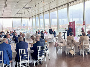 El presidente del Real Instituto Elcano participa en un almuerzo-coloquio conferencia sobre los retos de Europa